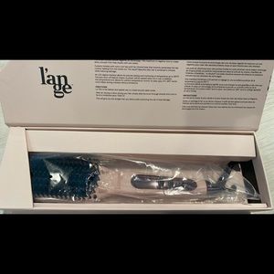 Le Vite ceramic straightening brush.